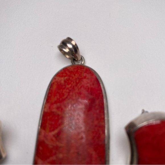 Vintage Coral Sterling Silver Oval Pendant and Earrings set-circa 1930’s - Picture 4 of 14